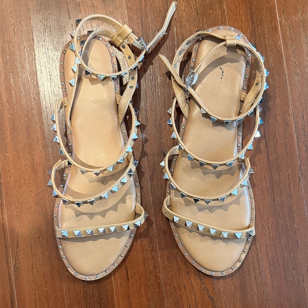 Chic Tan Studded Sandals